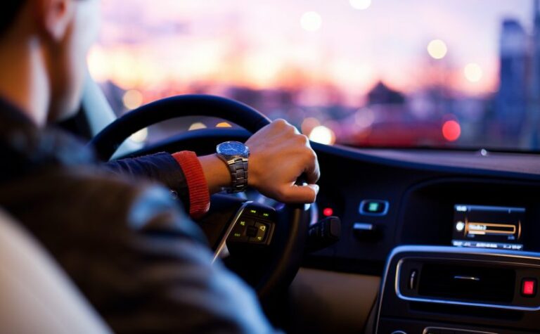 5 Reasons Why You Can Make Your Drive Easy With A Car Rental App